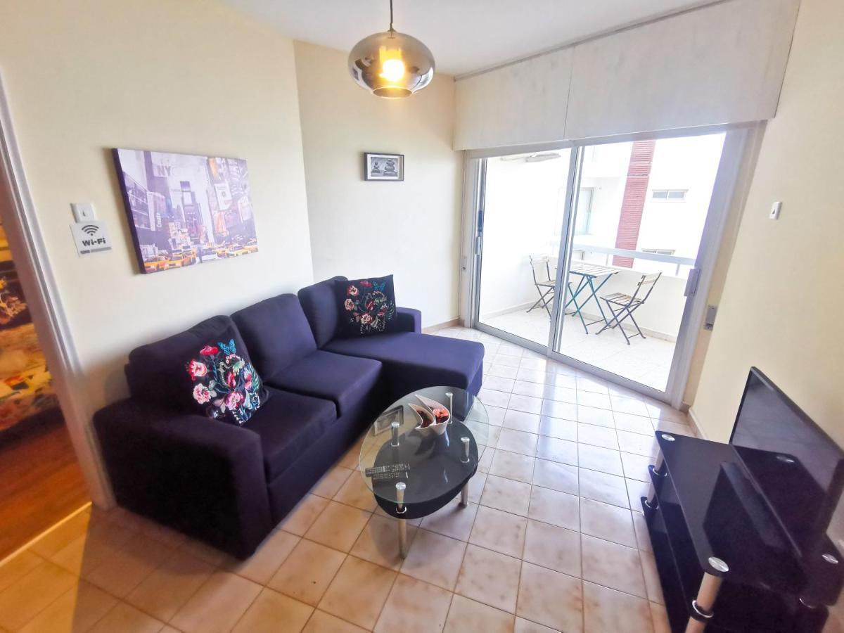 Flirty Flamingo Seaview Seafront Apartment Larnaca Ngoại thất bức ảnh