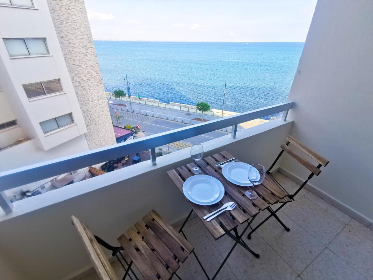 Flirty Flamingo Seaview Seafront Apartment Larnaca Ngoại thất bức ảnh