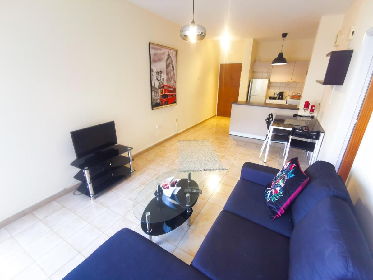Flirty Flamingo Seaview Seafront Apartment Larnaca Ngoại thất bức ảnh