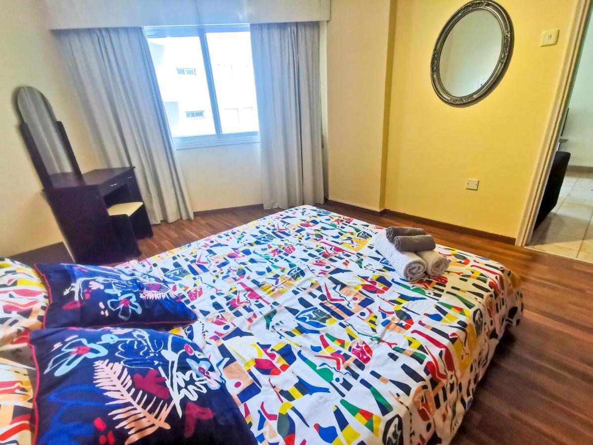 Flirty Flamingo Seaview Seafront Apartment Larnaca Ngoại thất bức ảnh